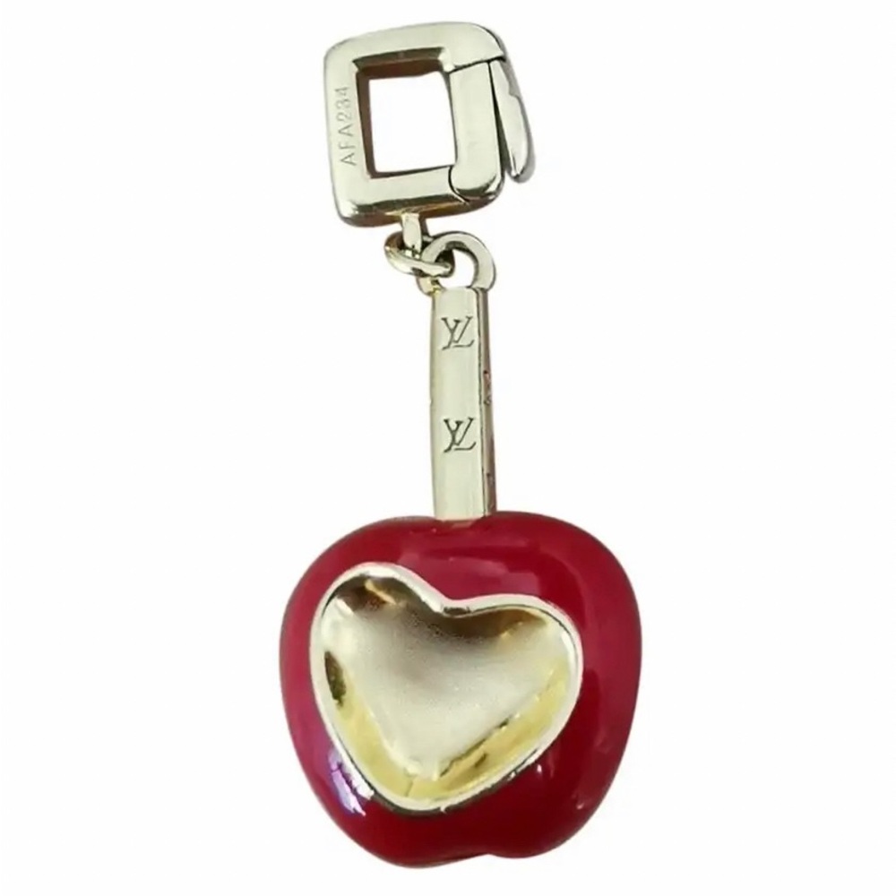 Louis Vuitton Caramel Apple Lacquer
Yellow Gold 18 Karat Pendant Charm❤️❤️
